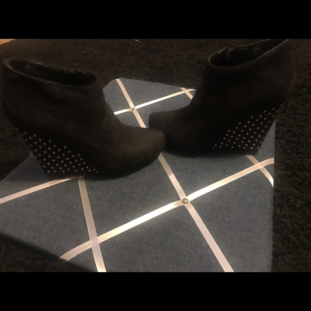 Woman high heel boots black Size 7 1/2 gently used